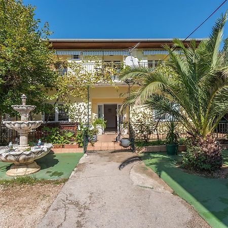Apartments And Rooms Dragica Starigrad Paklenica Luaran gambar