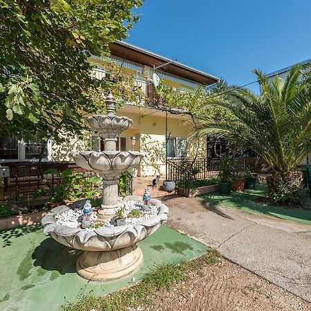 Apartments And Rooms Dragica Starigrad Paklenica Luaran gambar