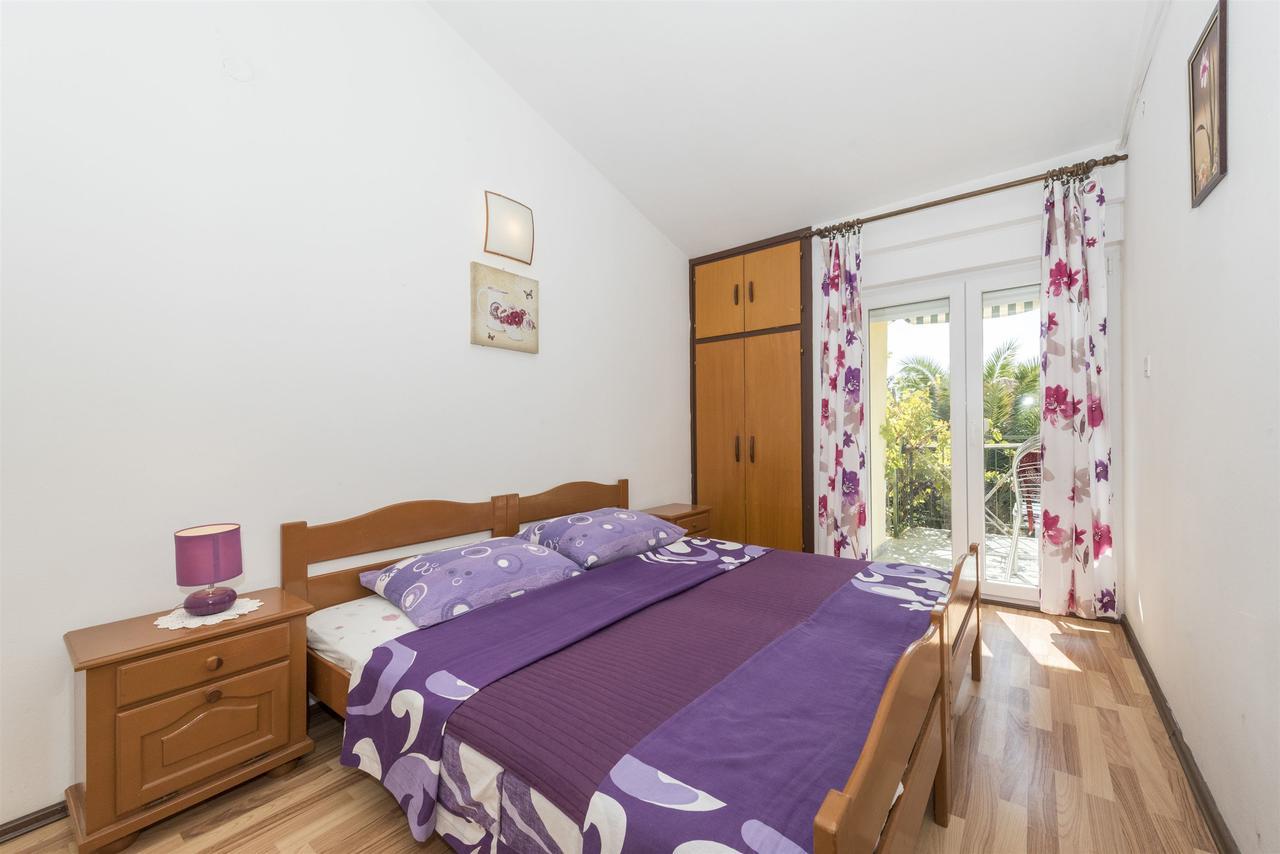 Apartments And Rooms Dragica Starigrad Paklenica Luaran gambar