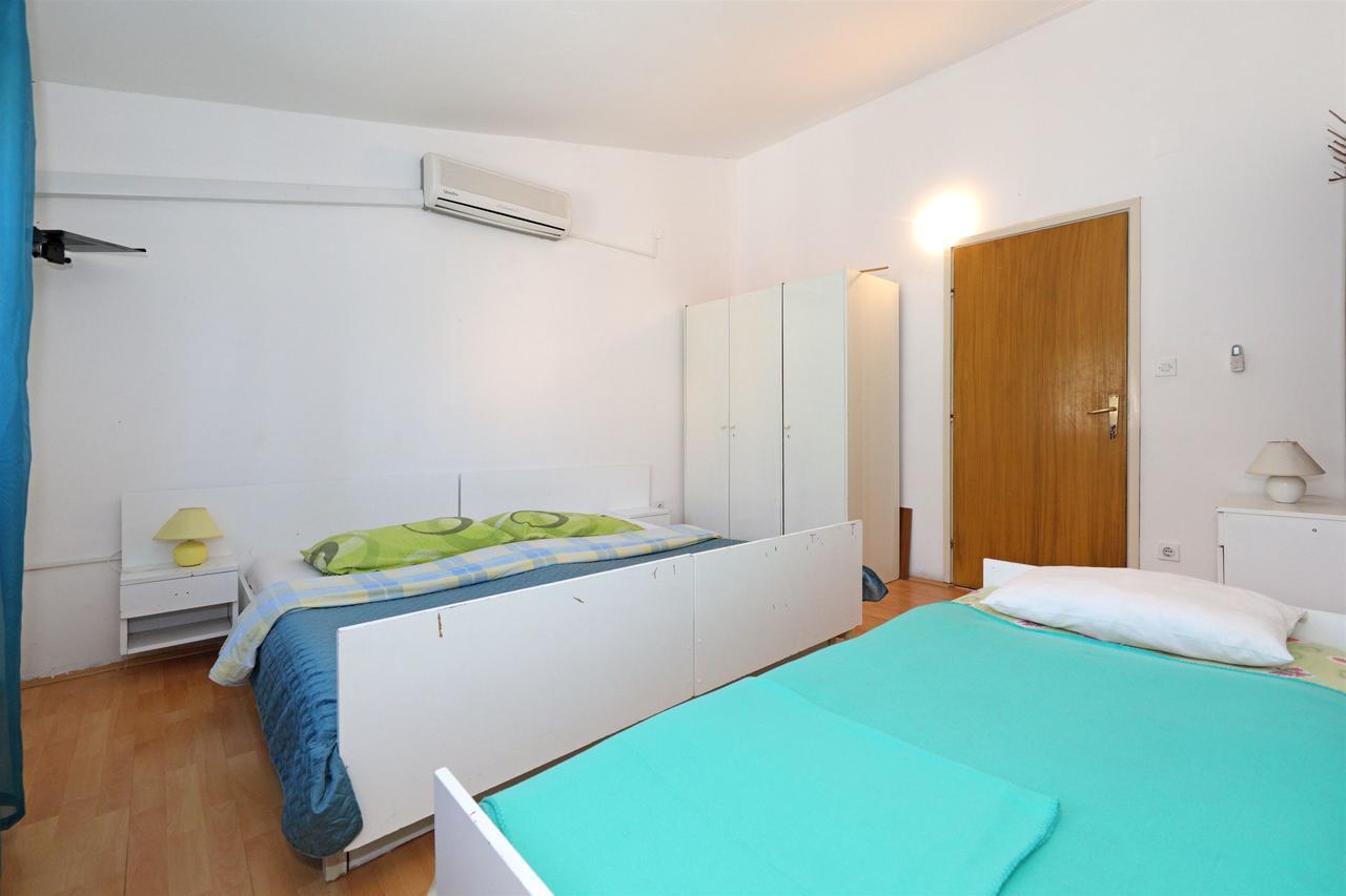 Apartments And Rooms Dragica Starigrad Paklenica Luaran gambar