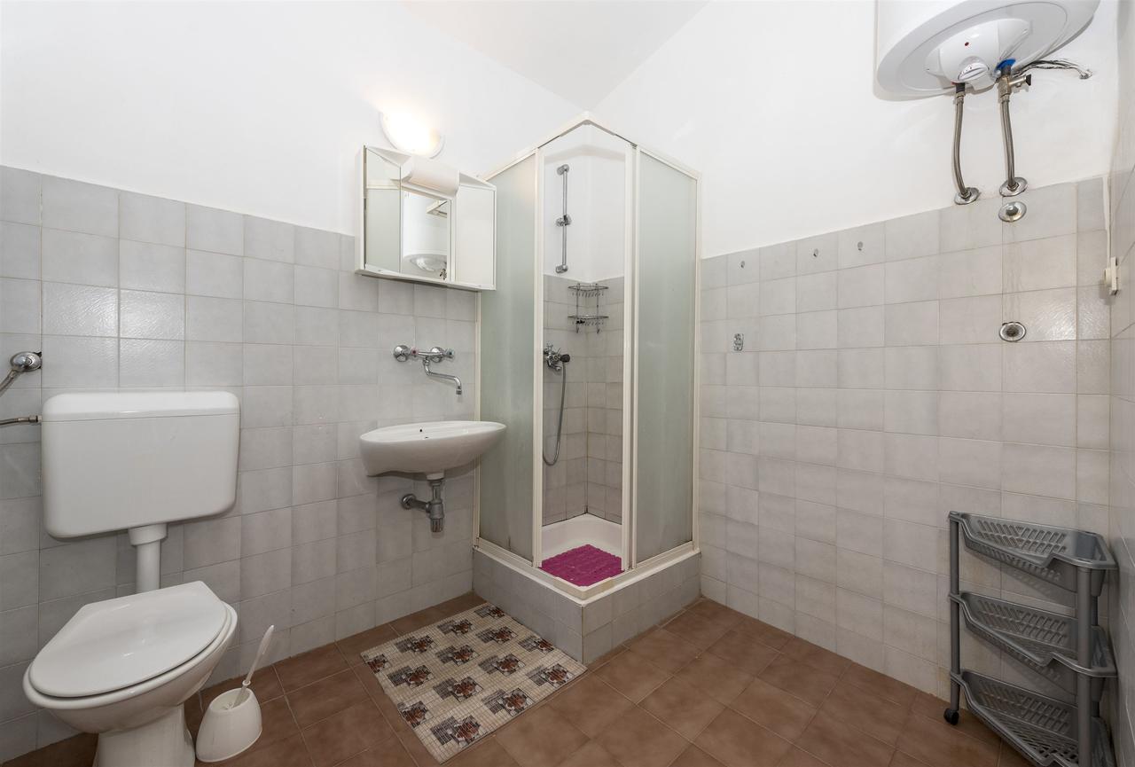 Apartments And Rooms Dragica Starigrad Paklenica Luaran gambar