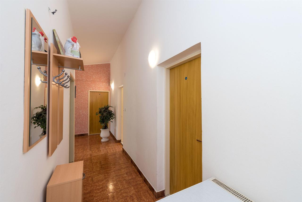Apartments And Rooms Dragica Starigrad Paklenica Luaran gambar