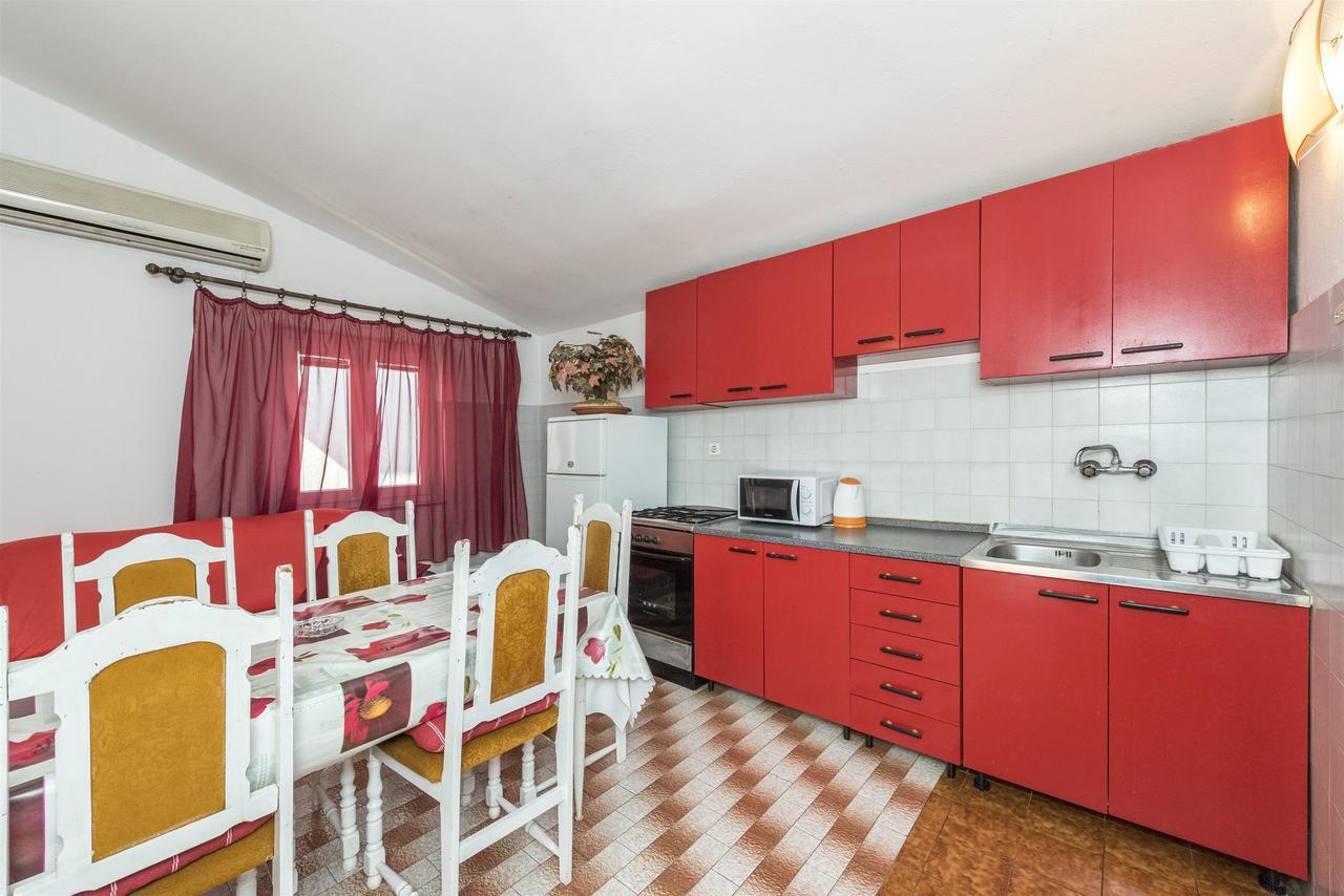 Apartments And Rooms Dragica Starigrad Paklenica Luaran gambar