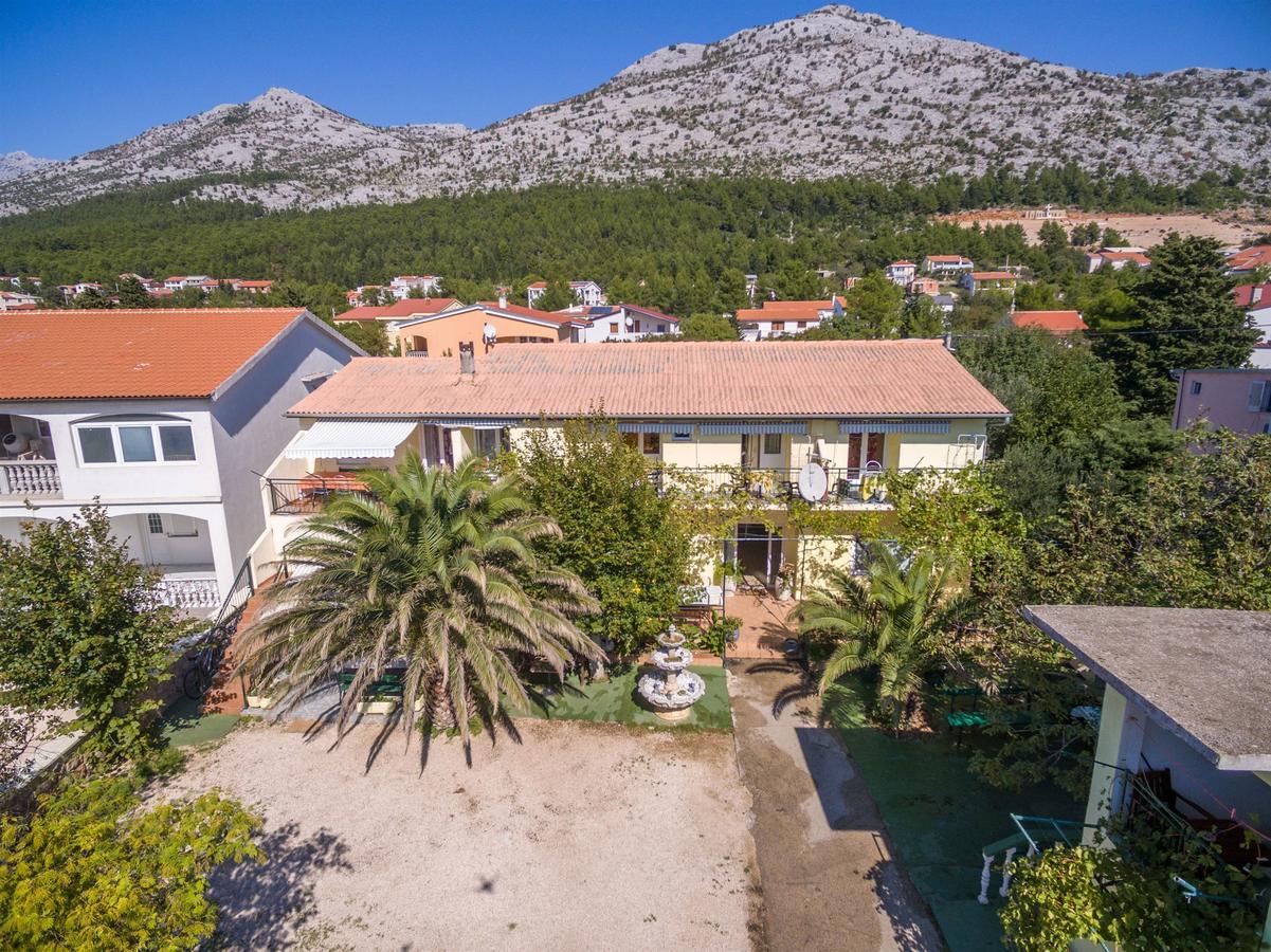 Apartments And Rooms Dragica Starigrad Paklenica Luaran gambar