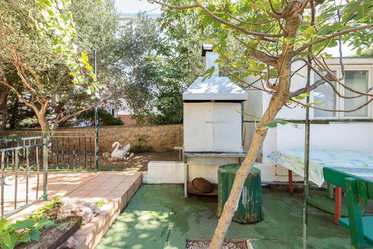 Apartments And Rooms Dragica Starigrad Paklenica Luaran gambar