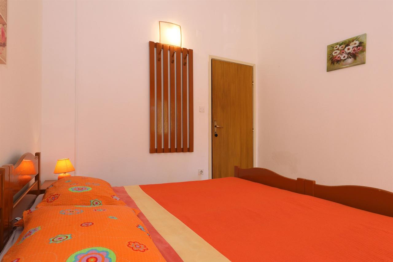 Apartments And Rooms Dragica Starigrad Paklenica Luaran gambar