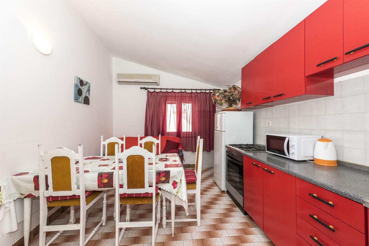 Apartments And Rooms Dragica Starigrad Paklenica Luaran gambar