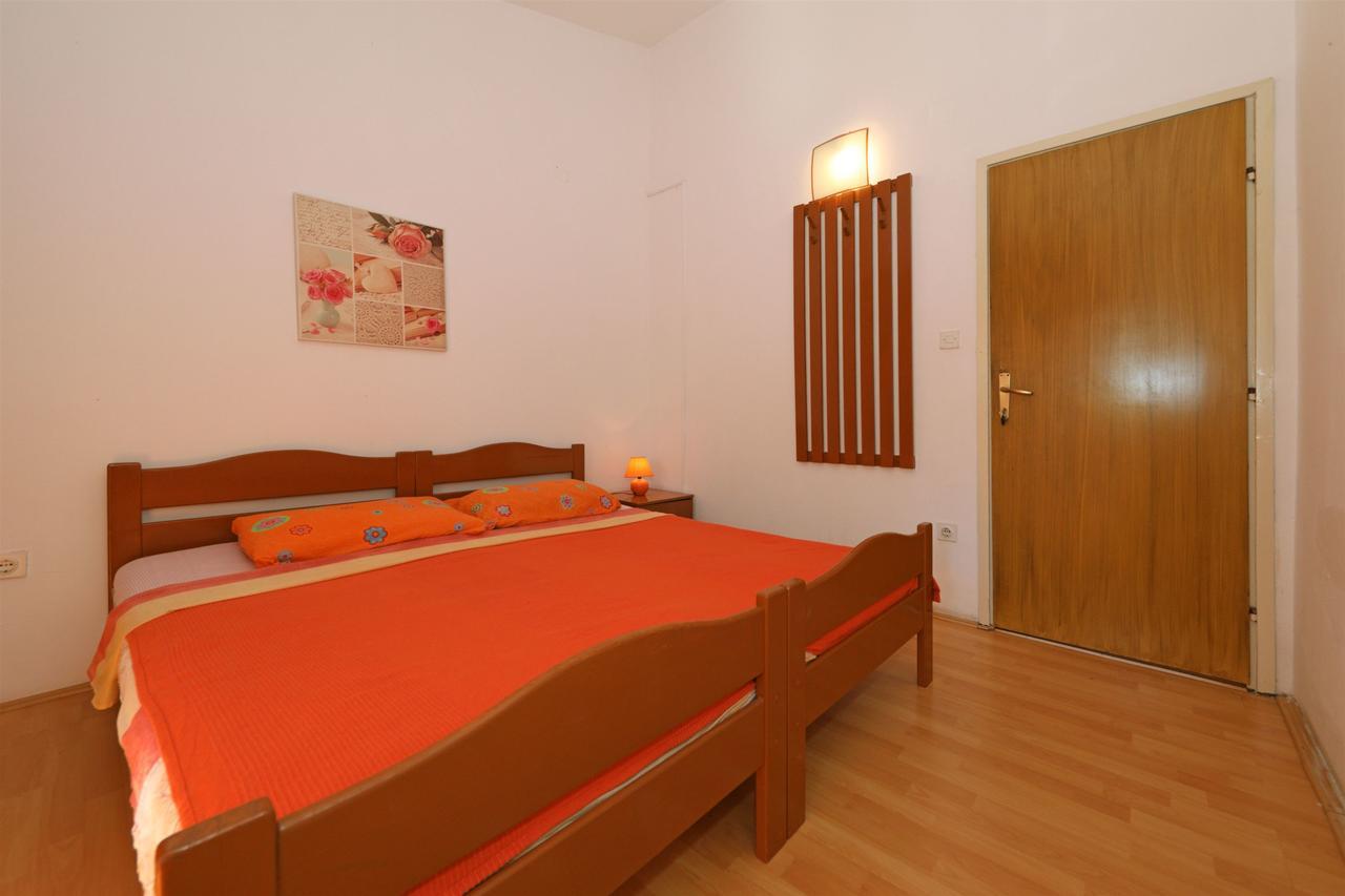 Apartments And Rooms Dragica Starigrad Paklenica Luaran gambar