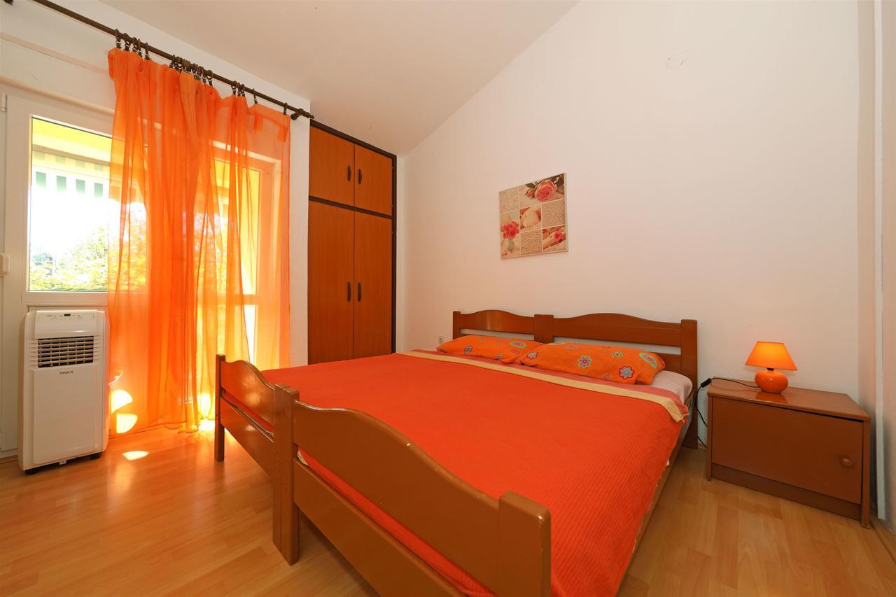 Apartments And Rooms Dragica Starigrad Paklenica Luaran gambar
